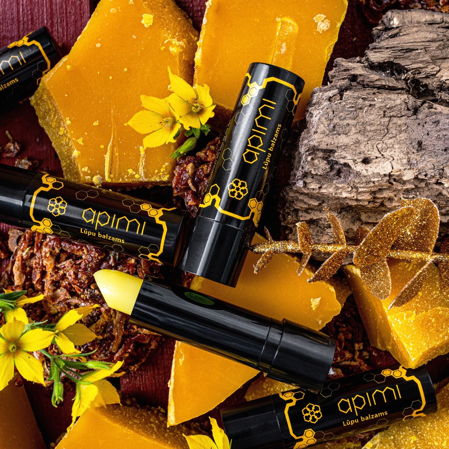 Apimi lūpu balzams ar bišu vasku - lip balm with beeswax